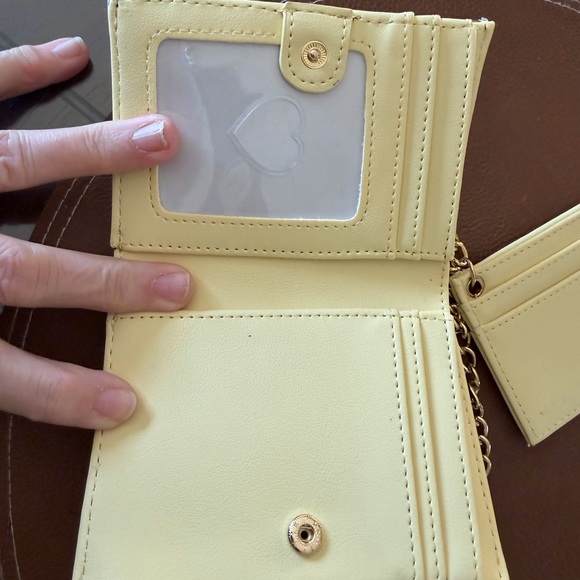 Betsey Johnson Black Daisy Zip Card Case Wallet NWOT - Picture 5 of 6